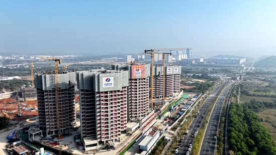 廣州黃埔楓下項目首棟樓棟7號樓封頂航拍—南方公司 徐春艷攝.jpg